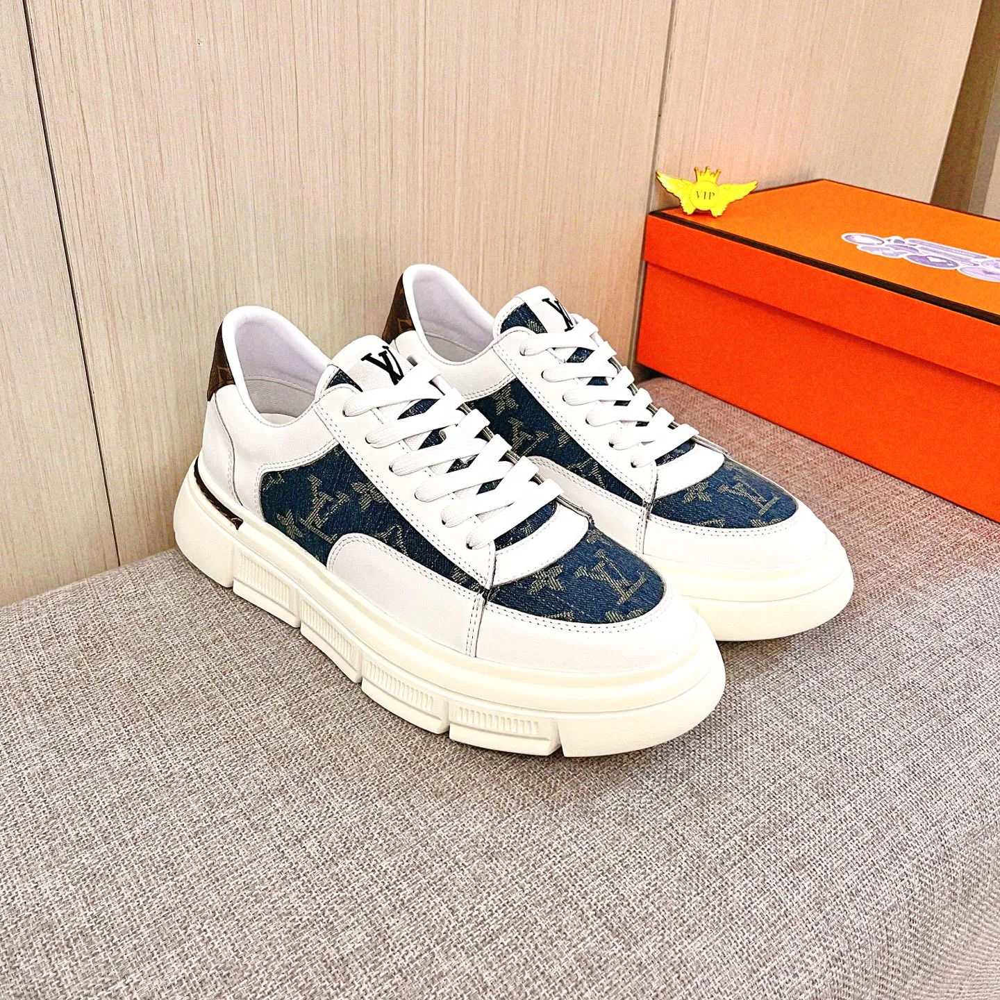 🚘🚘Factory batch 420 men's shoes💰[LV]🔥Louis Vuitton high-end men's shoes brand official website 1:1 latest masterpiece: the upper is made of Italian imported first-layer cowhide with a comfortable and breathable lining➕original non-slip and wear-resistant outsole🔥, making walking more convenient and comfortable! An exclusive new model, a stunning work, a beautiful 1:1 replica [color] compared to the official quality! Create a fashionable personality to set off your uniqueness! A must-have for trendy men! Classic 🔥Size: 38-44 Color: 🔥 2⃣️colors available🔥.